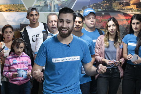 Colectivo Buscamos Soñadores abraza EPM
Colectivo Buscamos Soñadores abraza a EPM
Fecha: Abril 25 2019
Para descargar esta fotografía en alta resolución, haga clic sobre la imagen hasta que la misma se despliegue en la pantalla completa; luego dé clic derecho y elija la opción "guardar imagen como". 
En caso de publicación por cualquier medio, solicitamos acompañarla del crédito: "Foto EPM"
Palabras clave: Colectivo Buscamos Soñadores abraza EPM