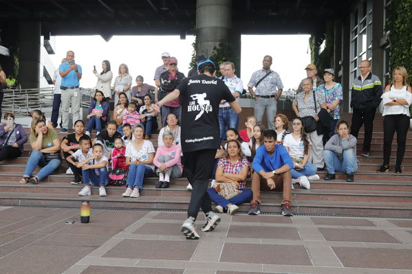 Colectivo Buscamos Soñadores abraza EPM
Colectivo Buscamos Soñadores abraza a EPM
Fecha: Abril 25 2019
Para descargar esta fotografía en alta resolución, haga clic sobre la imagen hasta que la misma se despliegue en la pantalla completa; luego dé clic derecho y elija la opción "guardar imagen como". 
En caso de publicación por cualquier medio, solicitamos acompañarla del crédito: "Foto EPM"
Palabras clave: Colectivo Buscamos Soñadores abraza EPM