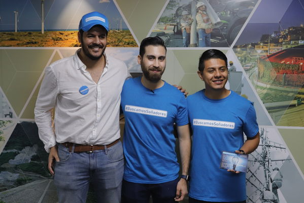 Colectivo Buscamos Soñadores abraza EPM
Colectivo Buscamos Soñadores abraza a EPM
Fecha: Abril 25 2019
Para descargar esta fotografía en alta resolución, haga clic sobre la imagen hasta que la misma se despliegue en la pantalla completa; luego dé clic derecho y elija la opción "guardar imagen como". 
En caso de publicación por cualquier medio, solicitamos acompañarla del crédito: "Foto EPM"
Palabras clave: Colectivo Buscamos Soñadores abraza EPM