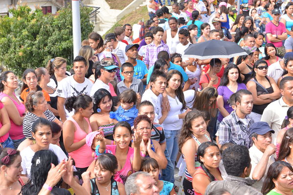 Entrega de la UVA Los Sueños
Entrega de la UVA Los Sueños
Fecha: Abril 6 de 2014. Lugar: Versalles
Para descargar esta fotografía en alta resolución, haga clic sobre la imagen hasta que la misma se despliegue en la pantalla completa; luego dé clic derecho y elija la opción "guardar imagen como". 
En caso de publicación por cualquier medio, solicitamos acompañarla del crédito: "Foto EPM"
Palabras clave: Entrega UVA Sueños