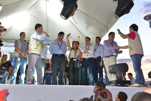 Entrega de la UVA Los Sueños
Entrega de la UVA Los Sueños
Fecha: Abril 6 de 2014. Lugar: Versalles
Para descargar esta fotografía en alta resolución, haga clic sobre la imagen hasta que la misma se despliegue en la pantalla completa; luego dé clic derecho y elija la opción "guardar imagen como". 
En caso de publicación por cualquier medio, solicitamos acompañarla del crédito: "Foto EPM"
Palabras clave: Entrega UVA Sueños