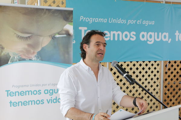 Unidos por el agua hace posible la llegada del agua potable para cientos de familias en el barrio Carambolas
Unidos por el agua hace posible la llegada del agua potable para cientos de familias en el barrio Carambolas
Fecha: Agosto 23 de 2017
Para descargar esta fotografía en alta resolución, haga clic sobre la imagen hasta que la misma se despliegue en la pantalla completa; luego dé clic derecho y elija la opción "guardar imagen como". 
En caso de publicación por cualquier medio, solicitamos acompañarla del crédito: "Foto EPM"
Palabras clave: Unidos por el agua hace posible la llegada del agua potable para cientos de familias en el barrio Carambolas