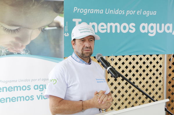 Unidos por el agua hace posible la llegada del agua potable para cientos de familias en el barrio Carambolas
Unidos por el agua hace posible la llegada del agua potable para cientos de familias en el barrio Carambolas
Fecha: Agosto 23 de 2017
Para descargar esta fotografía en alta resolución, haga clic sobre la imagen hasta que la misma se despliegue en la pantalla completa; luego dé clic derecho y elija la opción "guardar imagen como". 
En caso de publicación por cualquier medio, solicitamos acompañarla del crédito: "Foto EPM"
Palabras clave: Unidos por el agua hace posible la llegada del agua potable para cientos de familias en el barrio Carambolas
