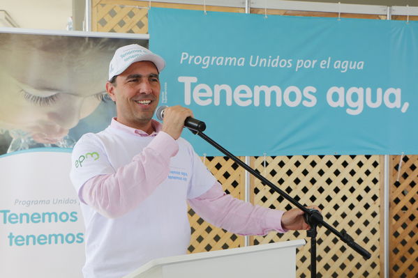 Unidos por el agua hace posible la llegada del agua potable para cientos de familias en el barrio Carambolas
Unidos por el agua hace posible la llegada del agua potable para cientos de familias en el barrio Carambolas
Fecha: Agosto 23 de 2017
Para descargar esta fotografía en alta resolución, haga clic sobre la imagen hasta que la misma se despliegue en la pantalla completa; luego dé clic derecho y elija la opción "guardar imagen como". 
En caso de publicación por cualquier medio, solicitamos acompañarla del crédito: "Foto EPM"
Palabras clave: Unidos por el agua hace posible la llegada del agua potable para cientos de familias en el barrio Carambolas