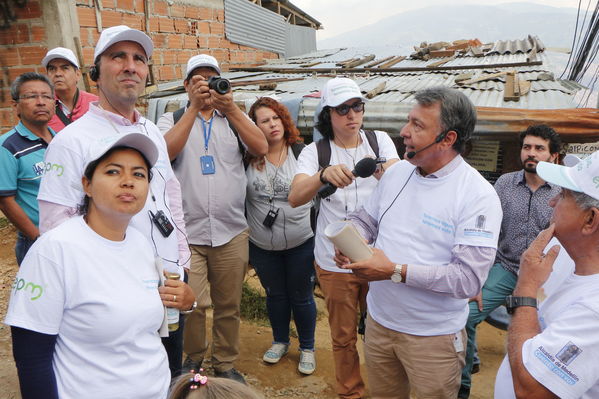 Unidos por el agua hace posible la llegada del agua potable para cientos de familias en el barrio Carambolas
Unidos por el agua hace posible la llegada del agua potable para cientos de familias en el barrio Carambolas
Fecha: Agosto 23 de 2017
Para descargar esta fotografía en alta resolución, haga clic sobre la imagen hasta que la misma se despliegue en la pantalla completa; luego dé clic derecho y elija la opción "guardar imagen como". 
En caso de publicación por cualquier medio, solicitamos acompañarla del crédito: "Foto EPM"
Palabras clave: Unidos por el agua hace posible la llegada del agua potable para cientos de familias en el barrio Carambolas
