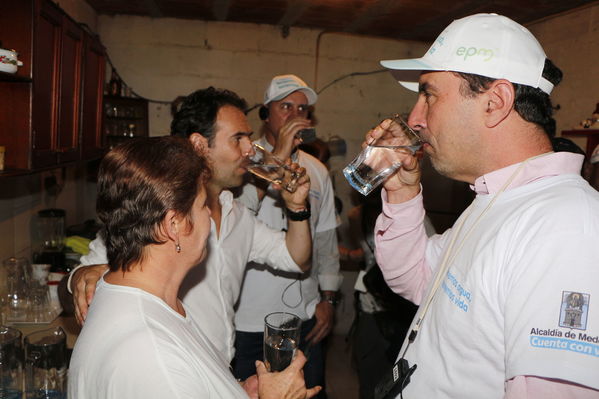 Unidos por el agua hace posible la llegada del agua potable para cientos de familias en el barrio Carambolas
Unidos por el agua hace posible la llegada del agua potable para cientos de familias en el barrio Carambolas
Fecha: Agosto 23 de 2017
Para descargar esta fotografía en alta resolución, haga clic sobre la imagen hasta que la misma se despliegue en la pantalla completa; luego dé clic derecho y elija la opción "guardar imagen como". 
En caso de publicación por cualquier medio, solicitamos acompañarla del crédito: "Foto EPM"
Palabras clave: Unidos por el agua hace posible la llegada del agua potable para cientos de familias en el barrio Carambolas