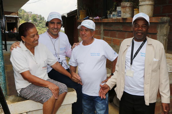 Unidos por el agua hace posible la llegada del agua potable para cientos de familias en el barrio Carambolas
Unidos por el agua hace posible la llegada del agua potable para cientos de familias en el barrio Carambolas
Fecha: Agosto 23 de 2017
Para descargar esta fotografía en alta resolución, haga clic sobre la imagen hasta que la misma se despliegue en la pantalla completa; luego dé clic derecho y elija la opción "guardar imagen como". 
En caso de publicación por cualquier medio, solicitamos acompañarla del crédito: "Foto EPM"
Palabras clave: Unidos por el agua hace posible la llegada del agua potable para cientos de familias en el barrio Carambolas