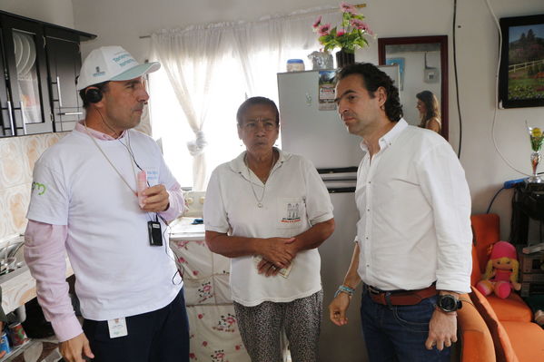Unidos por el agua hace posible la llegada del agua potable para cientos de familias en el barrio Carambolas
Unidos por el agua hace posible la llegada del agua potable para cientos de familias en el barrio Carambolas
Fecha: Agosto 23 de 2017
Para descargar esta fotografía en alta resolución, haga clic sobre la imagen hasta que la misma se despliegue en la pantalla completa; luego dé clic derecho y elija la opción "guardar imagen como". 
En caso de publicación por cualquier medio, solicitamos acompañarla del crédito: "Foto EPM"
Palabras clave: Unidos por el agua hace posible la llegada del agua potable para cientos de familias en el barrio Carambolas