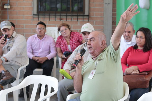 Jornada descentralizada "Tu Cuentas"
Jornada descentralizada "Tu Cuentas"
Fecha: Agosto 26 2019. 
Para descargar esta fotografía en alta resolución, haga clic sobre la imagen hasta que la misma se despliegue en la pantalla completa; luego dé clic derecho y elija la opción "guardar imagen como".
En caso de publicación por cualquier medio, solicitamos acompañarla del crédito: "Cortesía EPM".
Palabras clave: Jornada descentralizada "Tu Cuentas"