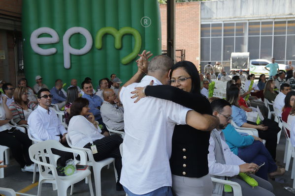 Jornada descentralizada "Tu Cuentas"
Jornada descentralizada "Tu Cuentas"
Fecha: Agosto 26 2019. 
Para descargar esta fotografía en alta resolución, haga clic sobre la imagen hasta que la misma se despliegue en la pantalla completa; luego dé clic derecho y elija la opción "guardar imagen como".
En caso de publicación por cualquier medio, solicitamos acompañarla del crédito: "Cortesía EPM".
Palabras clave: Jornada descentralizada "Tu Cuentas"