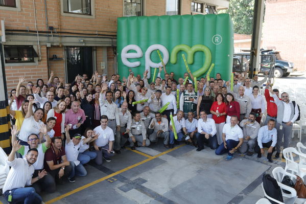 Jornada descentralizada "Tu Cuentas"
Jornada descentralizada "Tu Cuentas"
Fecha: Agosto 26 2019. 
Para descargar esta fotografía en alta resolución, haga clic sobre la imagen hasta que la misma se despliegue en la pantalla completa; luego dé clic derecho y elija la opción "guardar imagen como".
En caso de publicación por cualquier medio, solicitamos acompañarla del crédito: "Cortesía EPM".
Palabras clave: Jornada descentralizada "Tu Cuentas"