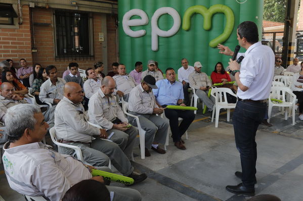 Jornada descentralizada "Tu Cuentas"
Jornada descentralizada "Tu Cuentas"
Fecha: Agosto 26 2019. 
Para descargar esta fotografía en alta resolución, haga clic sobre la imagen hasta que la misma se despliegue en la pantalla completa; luego dé clic derecho y elija la opción "guardar imagen como".
En caso de publicación por cualquier medio, solicitamos acompañarla del crédito: "Cortesía EPM".
Palabras clave: Jornada descentralizada "Tu Cuentas"