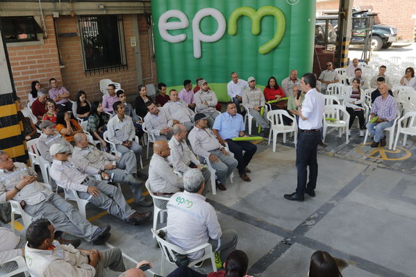 Jornada descentralizada "Tu Cuentas"
Jornada descentralizada "Tu Cuentas"
Fecha: Agosto 26 2019. 
Para descargar esta fotografía en alta resolución, haga clic sobre la imagen hasta que la misma se despliegue en la pantalla completa; luego dé clic derecho y elija la opción "guardar imagen como".
En caso de publicación por cualquier medio, solicitamos acompañarla del crédito: "Cortesía EPM".
Palabras clave: Jornada descentralizada "Tu Cuentas"