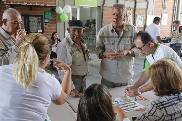 Jornada descentralizada "Tu Cuentas"
Jornada descentralizada "Tu Cuentas"
Fecha: Agosto 26 2019. 
Para descargar esta fotografía en alta resolución, haga clic sobre la imagen hasta que la misma se despliegue en la pantalla completa; luego dé clic derecho y elija la opción "guardar imagen como".
En caso de publicación por cualquier medio, solicitamos acompañarla del crédito: "Cortesía EPM".
Palabras clave: Jornada descentralizada "Tu Cuentas"