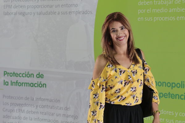 Años de servicio EPM 30 y 40 años
Años de servicio EPM 30 y 40 años
Fecha: Agosto 30 2019.
Para descargar esta fotografía en alta resolución, haga clic sobre la imagen hasta que la misma se despliegue en la pantalla completa; luego dé clic derecho y elija la opción "guardar imagen como".
En caso de publicación por cualquier medio, solicitamos acompañarla del crédito: "Foto EPM"
Palabras clave: Años de servicio EPM 30 y 40 años