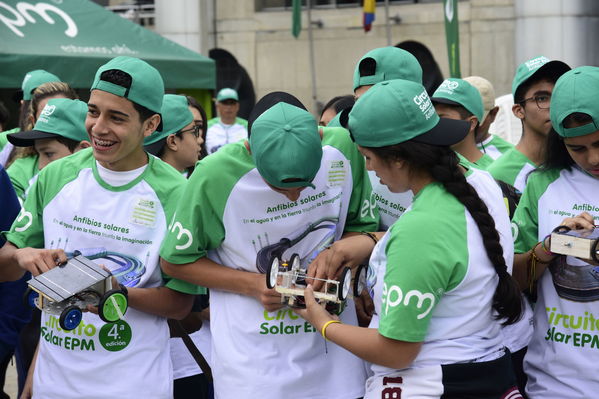 Circuito solar EPM 2018
Circuito solar EPM 2018.
Fecha: Julio 27 2018.
Para descargar esta fotografía en alta resolución, haga clic sobre la imagen hasta que la misma se despliegue en la pantalla completa; luego dé clic derecho y elija la opción "guardar imagen como". 
En caso de publicación por cualquier medio, solicitamos acompañarla del crédito: "Foto EPM"
Palabras clave: Circuito solar EPM 2018