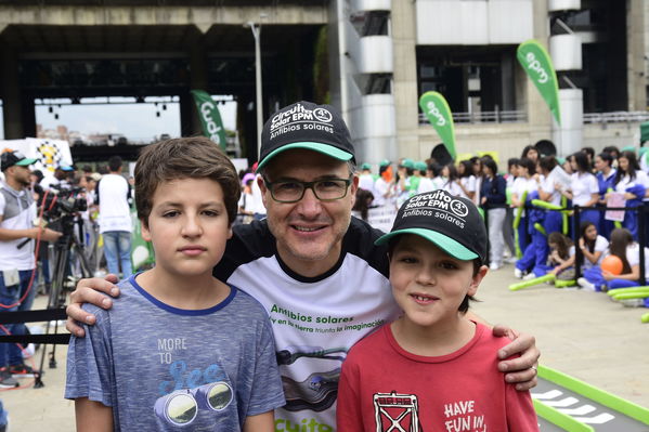 Circuito solar EPM 2018
Circuito solar EPM 2018.
Fecha: Julio 27 2018.
Para descargar esta fotografía en alta resolución, haga clic sobre la imagen hasta que la misma se despliegue en la pantalla completa; luego dé clic derecho y elija la opción "guardar imagen como". 
En caso de publicación por cualquier medio, solicitamos acompañarla del crédito: "Foto EPM"
Palabras clave: Circuito solar EPM 2018