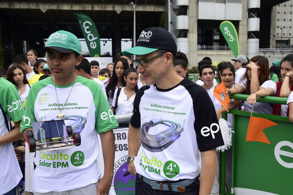 Circuito solar EPM 2018
Circuito solar EPM 2018.
Fecha: Julio 27 2018.
Para descargar esta fotografía en alta resolución, haga clic sobre la imagen hasta que la misma se despliegue en la pantalla completa; luego dé clic derecho y elija la opción "guardar imagen como". 
En caso de publicación por cualquier medio, solicitamos acompañarla del crédito: "Foto EPM"
Palabras clave: Circuito solar EPM 2018