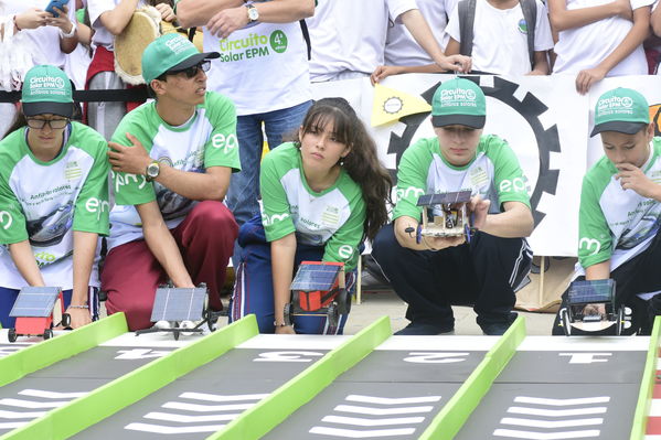 Circuito solar EPM 2018
Circuito solar EPM 2018.
Fecha: Julio 27 2018.
Para descargar esta fotografía en alta resolución, haga clic sobre la imagen hasta que la misma se despliegue en la pantalla completa; luego dé clic derecho y elija la opción "guardar imagen como". 
En caso de publicación por cualquier medio, solicitamos acompañarla del crédito: "Foto EPM"
Palabras clave: Circuito solar EPM 2018