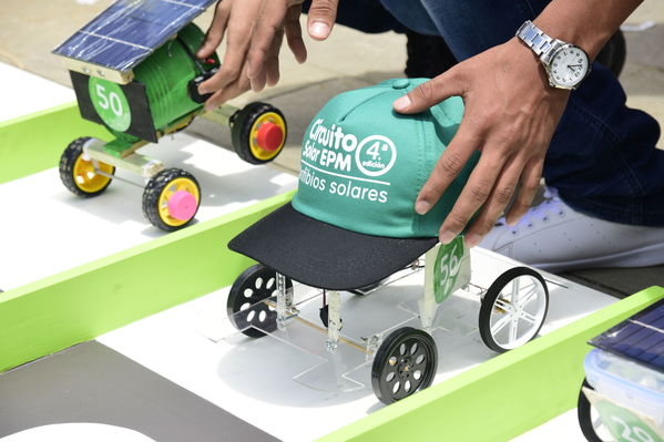 Circuito solar EPM 2018
Circuito solar EPM 2018.
Fecha: Julio 27 2018.
Para descargar esta fotografía en alta resolución, haga clic sobre la imagen hasta que la misma se despliegue en la pantalla completa; luego dé clic derecho y elija la opción "guardar imagen como". 
En caso de publicación por cualquier medio, solicitamos acompañarla del crédito: "Foto EPM"
Palabras clave: Circuito solar EPM 2018