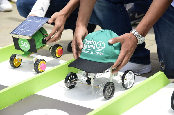 Circuito solar EPM 2018
Circuito solar EPM 2018.
Fecha: Julio 27 2018.
Para descargar esta fotografía en alta resolución, haga clic sobre la imagen hasta que la misma se despliegue en la pantalla completa; luego dé clic derecho y elija la opción "guardar imagen como". 
En caso de publicación por cualquier medio, solicitamos acompañarla del crédito: "Foto EPM"
Palabras clave: Circuito solar EPM 2018