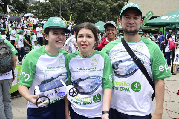 Circuito solar EPM 2018
Circuito solar EPM 2018.
Fecha: Julio 27 2018.
Para descargar esta fotografía en alta resolución, haga clic sobre la imagen hasta que la misma se despliegue en la pantalla completa; luego dé clic derecho y elija la opción "guardar imagen como". 
En caso de publicación por cualquier medio, solicitamos acompañarla del crédito: "Foto EPM"
Palabras clave: Circuito solar EPM 2018