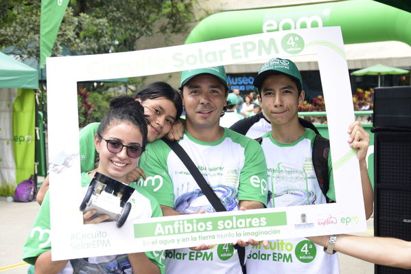 Circuito solar EPM 2018
Circuito solar EPM 2018.
Fecha: Julio 27 2018.
Para descargar esta fotografía en alta resolución, haga clic sobre la imagen hasta que la misma se despliegue en la pantalla completa; luego dé clic derecho y elija la opción "guardar imagen como". 
En caso de publicación por cualquier medio, solicitamos acompañarla del crédito: "Foto EPM"
Palabras clave: Circuito solar EPM 2018