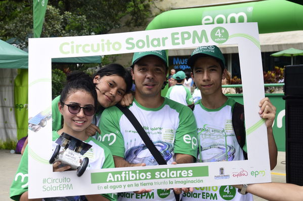 Circuito solar EPM 2018
Circuito solar EPM 2018.
Fecha: Julio 27 2018.
Para descargar esta fotografía en alta resolución, haga clic sobre la imagen hasta que la misma se despliegue en la pantalla completa; luego dé clic derecho y elija la opción "guardar imagen como". 
En caso de publicación por cualquier medio, solicitamos acompañarla del crédito: "Foto EPM"
Palabras clave: Circuito solar EPM 2018