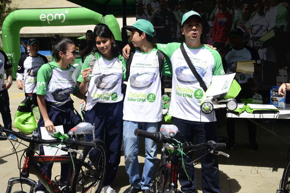 Circuito solar EPM 2018
Circuito solar EPM 2018.
Fecha: Julio 27 2018.
Para descargar esta fotografía en alta resolución, haga clic sobre la imagen hasta que la misma se despliegue en la pantalla completa; luego dé clic derecho y elija la opción "guardar imagen como". 
En caso de publicación por cualquier medio, solicitamos acompañarla del crédito: "Foto EPM"
Palabras clave: Circuito solar EPM 2018