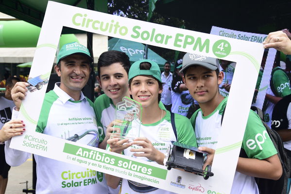 Circuito solar EPM 2018
Circuito solar EPM 2018.
Fecha: Julio 27 2018.
Para descargar esta fotografía en alta resolución, haga clic sobre la imagen hasta que la misma se despliegue en la pantalla completa; luego dé clic derecho y elija la opción "guardar imagen como". 
En caso de publicación por cualquier medio, solicitamos acompañarla del crédito: "Foto EPM"
Palabras clave: Circuito solar EPM 2018