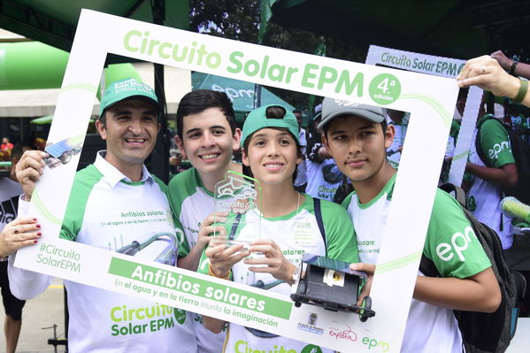 Circuito solar EPM 2018
Circuito solar EPM 2018.
Fecha: Julio 27 2018.
Para descargar esta fotografía en alta resolución, haga clic sobre la imagen hasta que la misma se despliegue en la pantalla completa; luego dé clic derecho y elija la opción "guardar imagen como". 
En caso de publicación por cualquier medio, solicitamos acompañarla del crédito: "Foto EPM"
Palabras clave: Circuito solar EPM 2018