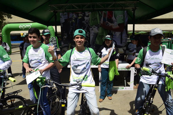 Circuito solar EPM 2018
Circuito solar EPM 2018.
Fecha: Julio 27 2018.
Para descargar esta fotografía en alta resolución, haga clic sobre la imagen hasta que la misma se despliegue en la pantalla completa; luego dé clic derecho y elija la opción "guardar imagen como". 
En caso de publicación por cualquier medio, solicitamos acompañarla del crédito: "Foto EPM"
Palabras clave: Circuito solar EPM 2018