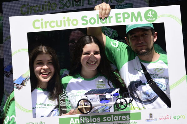 Circuito solar EPM 2018
Circuito solar EPM 2018.
Fecha: Julio 27 2018.
Para descargar esta fotografía en alta resolución, haga clic sobre la imagen hasta que la misma se despliegue en la pantalla completa; luego dé clic derecho y elija la opción "guardar imagen como". 
En caso de publicación por cualquier medio, solicitamos acompañarla del crédito: "Foto EPM"
Palabras clave: Circuito solar EPM 2018