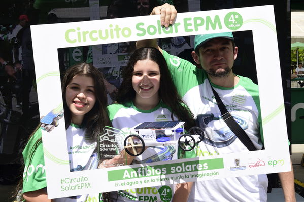 Circuito solar EPM 2018
Circuito solar EPM 2018.
Fecha: Julio 27 2018.
Para descargar esta fotografía en alta resolución, haga clic sobre la imagen hasta que la misma se despliegue en la pantalla completa; luego dé clic derecho y elija la opción "guardar imagen como". 
En caso de publicación por cualquier medio, solicitamos acompañarla del crédito: "Foto EPM"
Palabras clave: Circuito solar EPM 2018