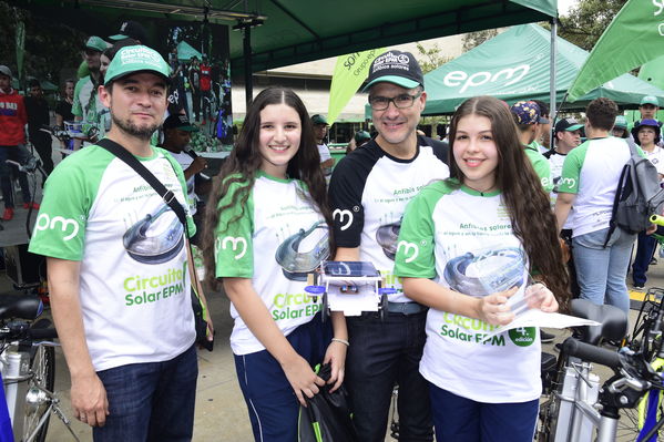 Circuito solar EPM 2018
Circuito solar EPM 2018.
Fecha: Julio 27 2018.
Para descargar esta fotografía en alta resolución, haga clic sobre la imagen hasta que la misma se despliegue en la pantalla completa; luego dé clic derecho y elija la opción "guardar imagen como". 
En caso de publicación por cualquier medio, solicitamos acompañarla del crédito: "Foto EPM"
Palabras clave: Circuito solar EPM 2018