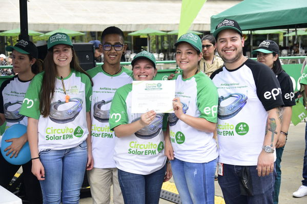 Circuito solar EPM 2018
Circuito solar EPM 2018.
Fecha: Julio 27 2018.
Para descargar esta fotografía en alta resolución, haga clic sobre la imagen hasta que la misma se despliegue en la pantalla completa; luego dé clic derecho y elija la opción "guardar imagen como". 
En caso de publicación por cualquier medio, solicitamos acompañarla del crédito: "Foto EPM"
Palabras clave: Circuito solar EPM 2018