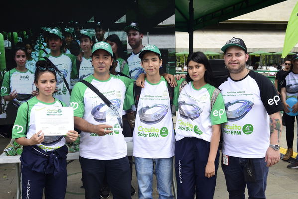 Circuito solar EPM 2018
Circuito solar EPM 2018.
Fecha: Julio 27 2018.
Para descargar esta fotografía en alta resolución, haga clic sobre la imagen hasta que la misma se despliegue en la pantalla completa; luego dé clic derecho y elija la opción "guardar imagen como". 
En caso de publicación por cualquier medio, solicitamos acompañarla del crédito: "Foto EPM"
Palabras clave: Circuito solar EPM 2018