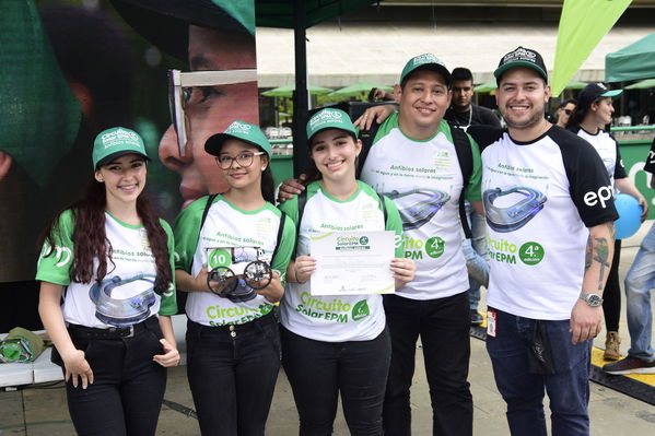 Circuito solar EPM 2018
Circuito solar EPM 2018.
Fecha: Julio 27 2018.
Para descargar esta fotografía en alta resolución, haga clic sobre la imagen hasta que la misma se despliegue en la pantalla completa; luego dé clic derecho y elija la opción "guardar imagen como". 
En caso de publicación por cualquier medio, solicitamos acompañarla del crédito: "Foto EPM"
Palabras clave: Circuito solar EPM 2018Circuito solar EPM 2018