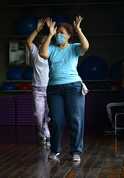 Clases de baile para jubilados 
Para descargar esta fotografía en alta resolución, haga clic sobre la imagen hasta que la misma se despliegue en la pantalla completa; luego dé clic derecho y elija la opción "guardar imagen como". 
En caso de publicación por cualquier medio, solicitamos acompañarla del crédito: "Foto EPM"

Palabras clave: Clases baile jubilados