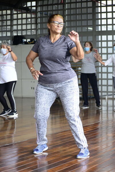 Clases de baile para jubilados 
Para descargar esta fotografía en alta resolución, haga clic sobre la imagen hasta que la misma se despliegue en la pantalla completa; luego dé clic derecho y elija la opción "guardar imagen como". 
En caso de publicación por cualquier medio, solicitamos acompañarla del crédito: "Foto EPM"

Palabras clave: Clases baile jubilados