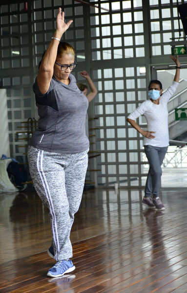 Clases de baile para jubilados 
Para descargar esta fotografía en alta resolución, haga clic sobre la imagen hasta que la misma se despliegue en la pantalla completa; luego dé clic derecho y elija la opción "guardar imagen como". 
En caso de publicación por cualquier medio, solicitamos acompañarla del crédito: "Foto EPM"

Palabras clave: Clases baile jubilados