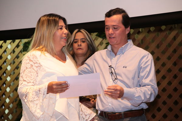 Quinquenios años de servicio Diciembre 10 2019.
Quinquenios años de servicio
Fecha: Diciembre 10 2019.
Para descargar esta fotografía en alta resolución, haga clic sobre la imagen hasta que la misma se despliegue en la pantalla completa; luego dé clic derecho y elija la opción "guardar imagen como". 
En caso de publicación por cualquier medio, solicitamos acompañarla del crédito: "Foto EPM"
Palabras clave: Quinquenios años de servicio Diciembre 10 2019.