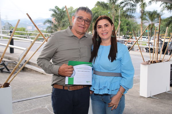 Quinquenios años de servicio Diciembre 10 2019.
Quinquenios años de servicio
Fecha: Diciembre 10 2019.
Para descargar esta fotografía en alta resolución, haga clic sobre la imagen hasta que la misma se despliegue en la pantalla completa; luego dé clic derecho y elija la opción "guardar imagen como". 
En caso de publicación por cualquier medio, solicitamos acompañarla del crédito: "Foto EPM"
Palabras clave: Quinquenios años de servicio Diciembre 10 2019.