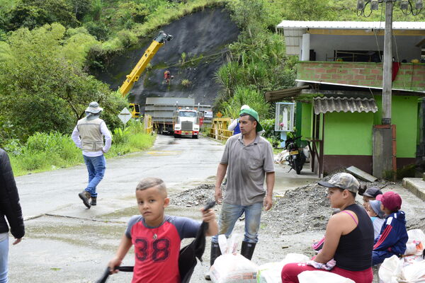 Ingreso equipos casa maquinas  proyecto hidroeléctrico Ituango
Ingreso equipos casa maquinas  proyecto hidroeléctrico Ituango.
Fecha: 11 Diciembre 2020.
Para descargar esta fotografía en alta resolución, haga clic sobre la imagen hasta que la misma se despliegue en la pantalla completa; luego dé clic derecho y elija la opción "guardar imagen como". 
En caso de publicación por cualquier medio, solicitamos acompañarla del crédito: "Foto EPM"
Palabras clave: Ingreso equipos casa maquinas  proyecto hidroeléctrico Ituango