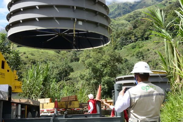 Ingreso equipos casa maquinas  proyecto hidroeléctrico Ituango
Ingreso equipos casa maquinas  proyecto hidroeléctrico Ituango.
Fecha: 11 Diciembre 2020.
Para descargar esta fotografía en alta resolución, haga clic sobre la imagen hasta que la misma se despliegue en la pantalla completa; luego dé clic derecho y elija la opción "guardar imagen como". 
En caso de publicación por cualquier medio, solicitamos acompañarla del crédito: "Foto EPM"
Palabras clave: Ingreso equipos casa maquinas  proyecto hidroeléctrico Ituango