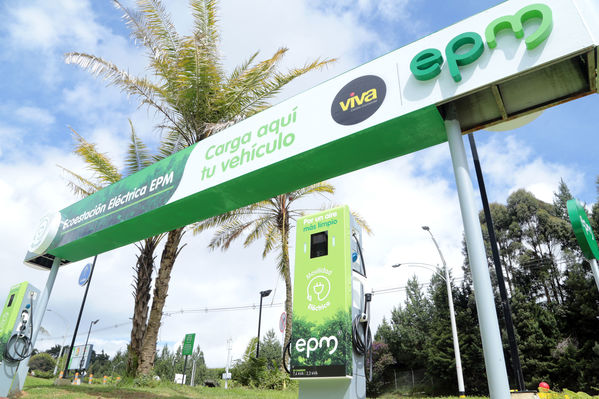 Ecoestación Viva Palmas
Ecoestación Viva Palmas
Fecha: Diciembre 12 de 2017
Para descargar esta fotografía en alta resolución, haga clic sobre la imagen hasta que la misma se despliegue en la pantalla completa; luego dé clic derecho y elija la opción "guardar imagen como". 
En caso de publicación por cualquier medio, solicitamos acompañarla del crédito: "Foto EPM"
Palabras clave: Ecoestación Viva Palmas
