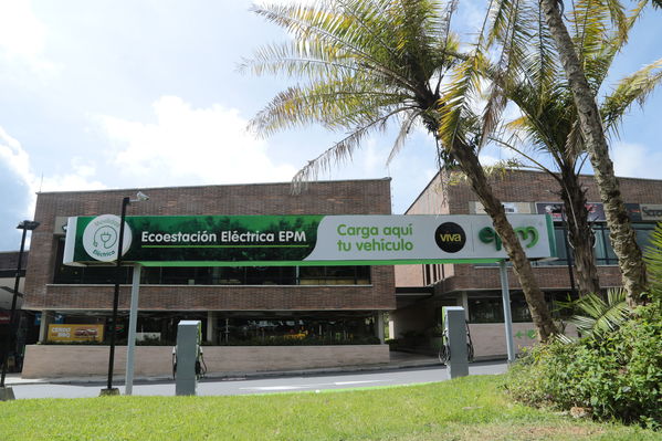 Ecoestación Viva Palmas
Ecoestación Viva Palmas
Fecha: Diciembre 12 de 2017
Para descargar esta fotografía en alta resolución, haga clic sobre la imagen hasta que la misma se despliegue en la pantalla completa; luego dé clic derecho y elija la opción "guardar imagen como". 
En caso de publicación por cualquier medio, solicitamos acompañarla del crédito: "Foto EPM"
Palabras clave: Ecoestación Viva Palmas