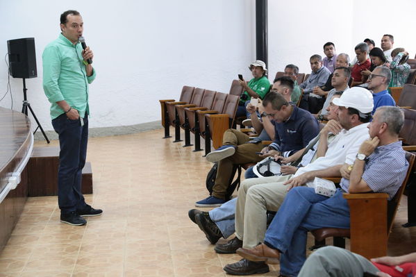 Central Guatapé
Central Guatapé. 
Fecha: 12 Diciembre 2019.
Para descargar esta fotografía en alta resolución, haga clic sobre la imagen hasta que la misma se despliegue en la pantalla completa; luego dé clic derecho y elija la opción "guardar imagen como". 
En caso de publicación por cualquier medio, solicitamos acompañarla del crédito: "Foto EPM"
Palabras clave: Central Guatapé