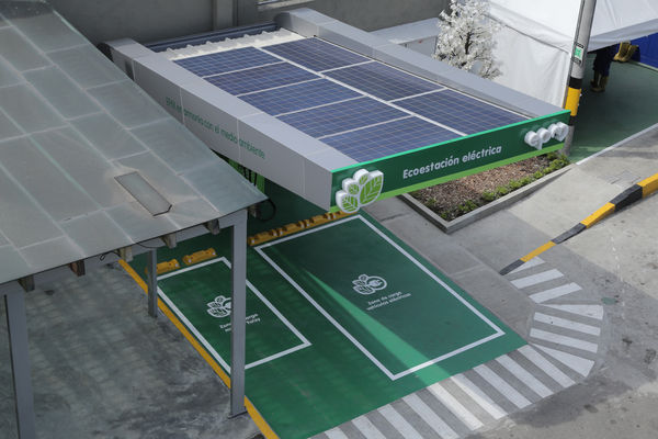 Ecoestaciones para la carga de vehículos eléctricos 
Ecoestaciones para la carga de vehículos eléctricos 
Fecha: Diciembre 16 de 2015. Lugar: Medellín – Rionegro
Para descargar esta fotografía en alta resolución, haga clic sobre la imagen hasta que la misma se despliegue en la pantalla completa; luego dé clic derecho y elija la opción "guardar imagen como". 
En caso de publicación por cualquier medio, solicitamos acompañarla del crédito: "Foto EPM"

Palabras clave: Ecoestaciones carga vehículos eléctricos