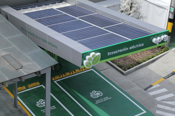 Ecoestaciones para la carga de vehículos eléctricos 
Ecoestaciones para la carga de vehículos eléctricos     
Fecha: Diciembre 16 de 2015. Lugar: Medellín – Rionegro
Para descargar esta fotografía en alta resolución, haga clic sobre la imagen hasta que la misma se despliegue en la pantalla completa; luego dé clic derecho y elija la opción "guardar imagen como". 
En caso de publicación por cualquier medio, solicitamos acompañarla del crédito: "Foto EPM"
Palabras clave: Ecoestaciones carga vehículos eléctricos